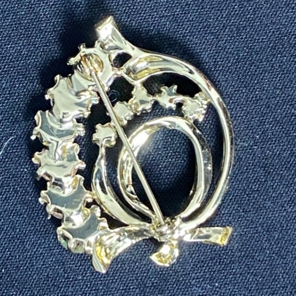 Gold Tone Rhinestone Brooch Pin Leaf Design Elegant Womens Fashion Jewelry